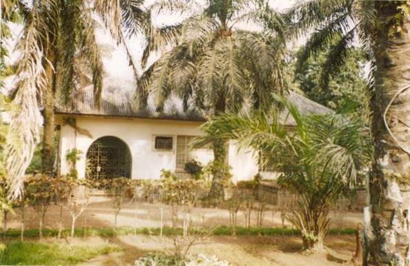 Mars 2008 Lukula 34 ou a vecu G. Seyler jusqu'en 1989.jpg - Mars 2008 - maison Bd Lukula 34 occupée jusqu'en 1989 par G. Seyler